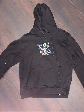 Men’s off white sweatshirt
